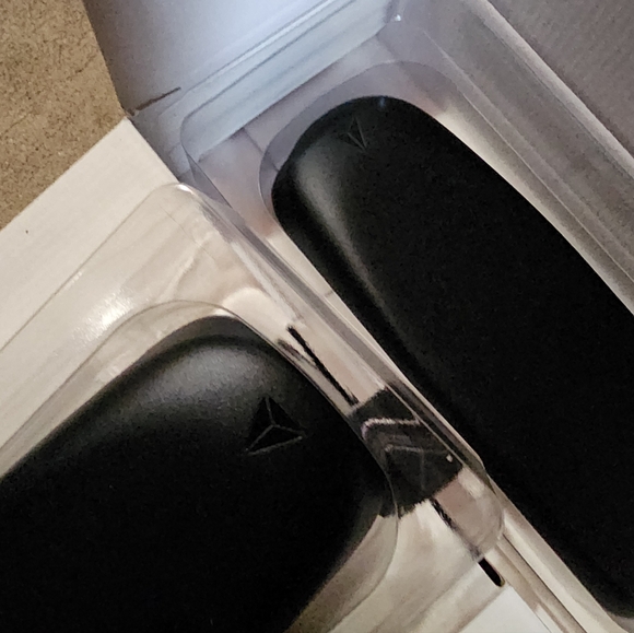 Secret Lab Replacement Arm Rests - Picture 4 of 4